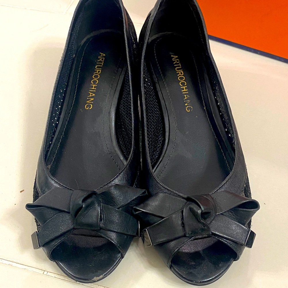 Arturo Chiang Black Peep-Toe Flats size 6